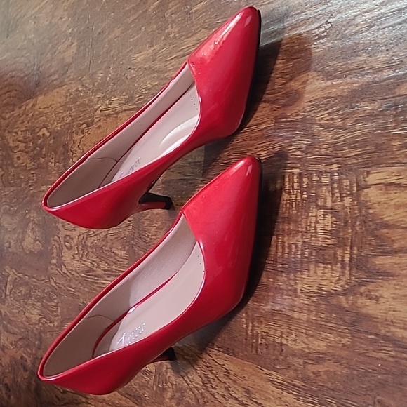 Red, Patent Leather Pumps - Picture 7 of 7